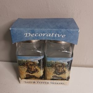 Artworks decorative salt and pepper shakers, dogs in fields